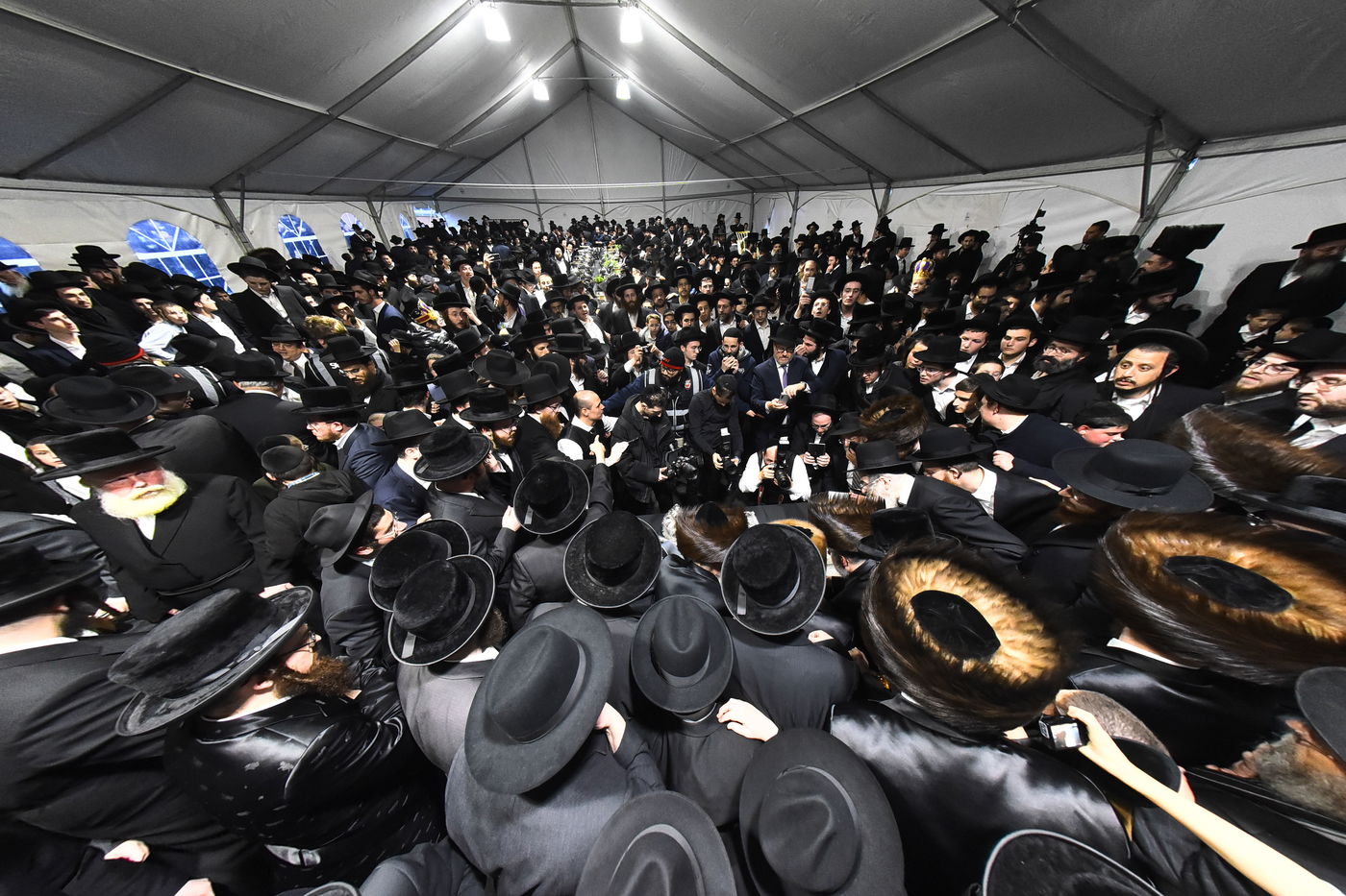 ליקווד: הרבי מסאדיגורה חנך את בית המדרש • צפו