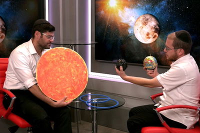 הַמּוֹלָד יִהְיֶה: אבל מה זה ה'חלקים' של הירח?