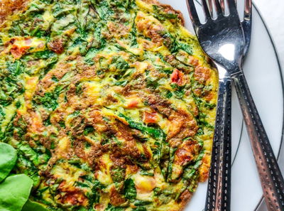 חביתה עם תרד ועגבנייה