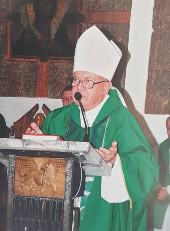 רצה להיקבר כיהודי. בשבתו ככומר