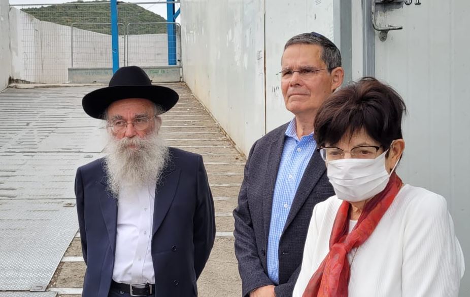 חברי וועדת נאור בביקור במירון