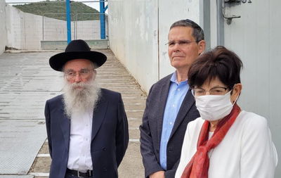 חברי וועדת נאור בביקור במירון