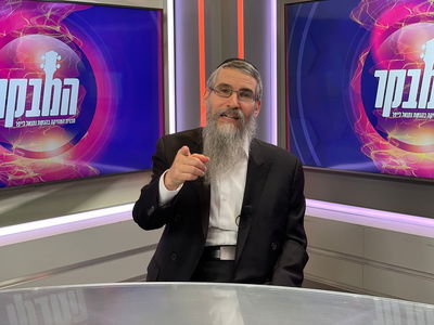 אקורדים בכיכר: בואו ללמוד לנגן 'פשוט אנשים'