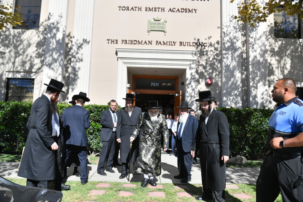 לטובת המוסדות בישראל: ביקורו של האדמו"ר מויז'ניץ בלוס אנג'לס