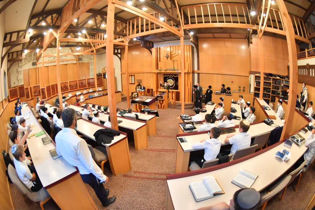 לטובת המוסדות בישראל: ביקורו של האדמו"ר מויז'ניץ בלוס אנג'לס