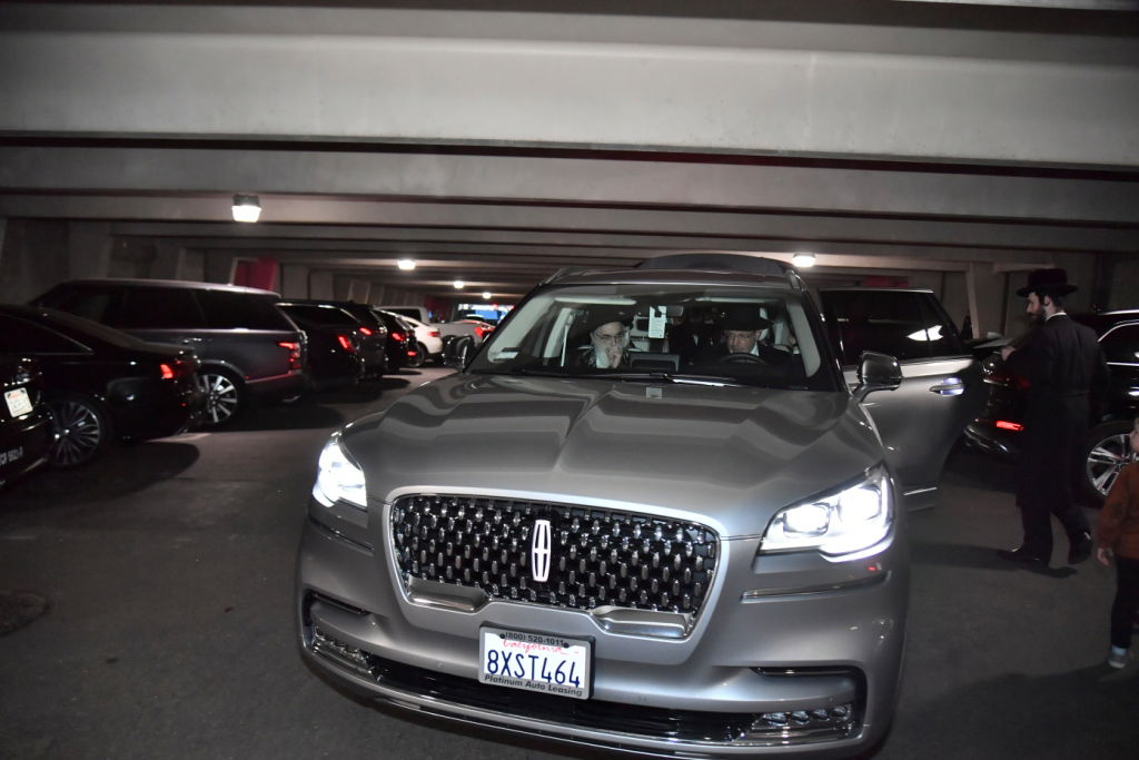 לטובת המוסדות בישראל: ביקורו של האדמו"ר מויז'ניץ בלוס אנג'לס