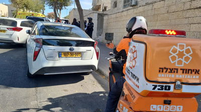 ילד חרדי נתקע עם אופניים בחומה ונפצע