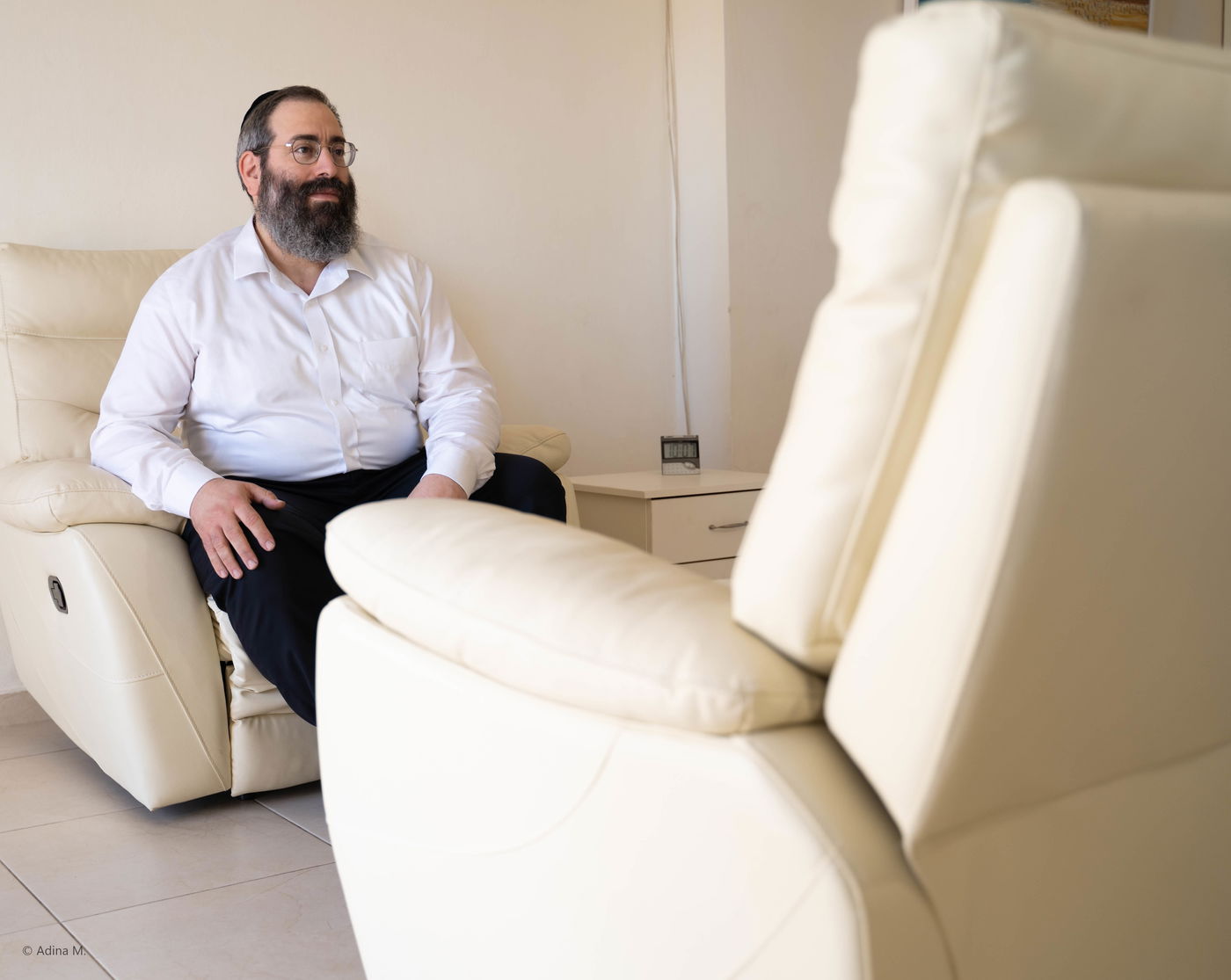 מוטי יעקובוביץ על ספת הטיפולים