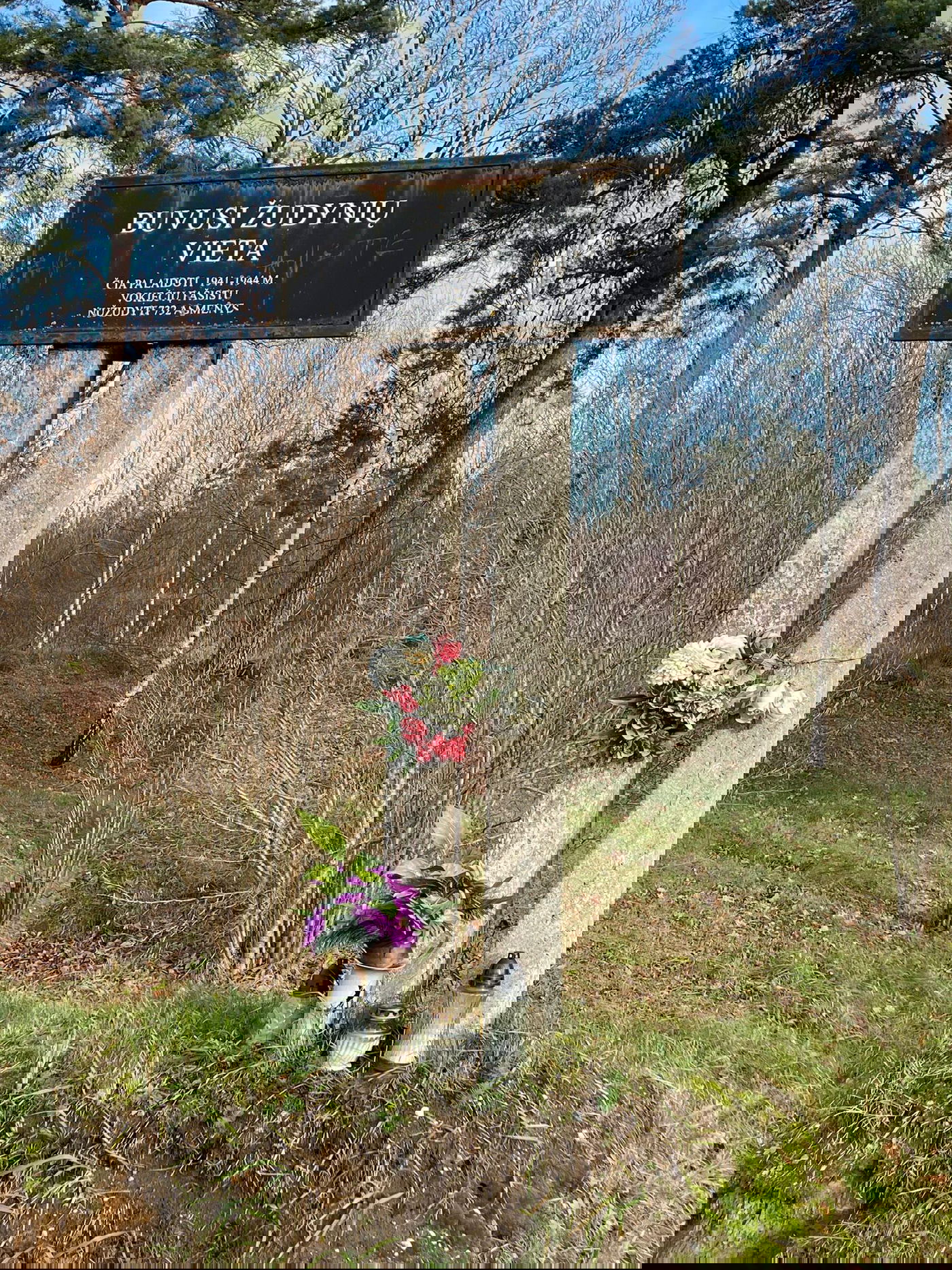 קבר במסלול אופניים; "מתחת לקבר יש עצמות של יהודים שנרצחו בשואה"