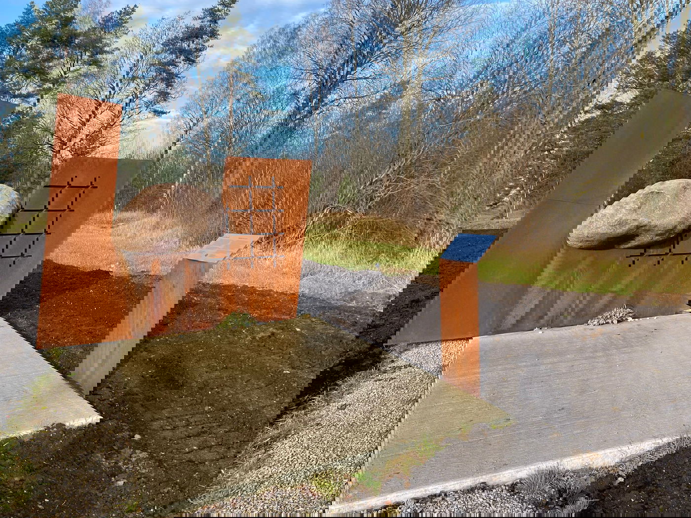 עוד קברים יהודים בשביל האופניים