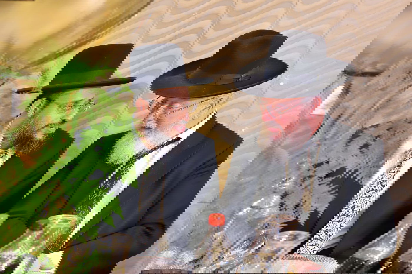 מרגש: הגיטריסט מאיר עוזרי סיים את הש"ס וחגג • צפו