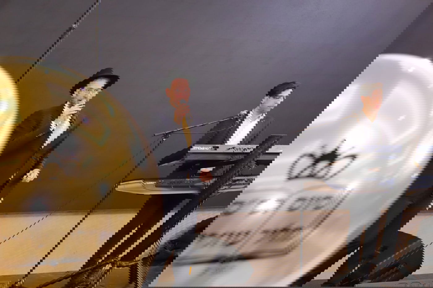 מרגש: הגיטריסט מאיר עוזרי סיים את הש"ס וחגג • צפו