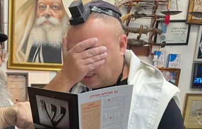 סמיון גרפמן עטור בתפילין