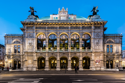 בית האופרה של וינה. במקום זה חפצה הנערה החרדית רחל שיף לשיר מול גוים עשירים