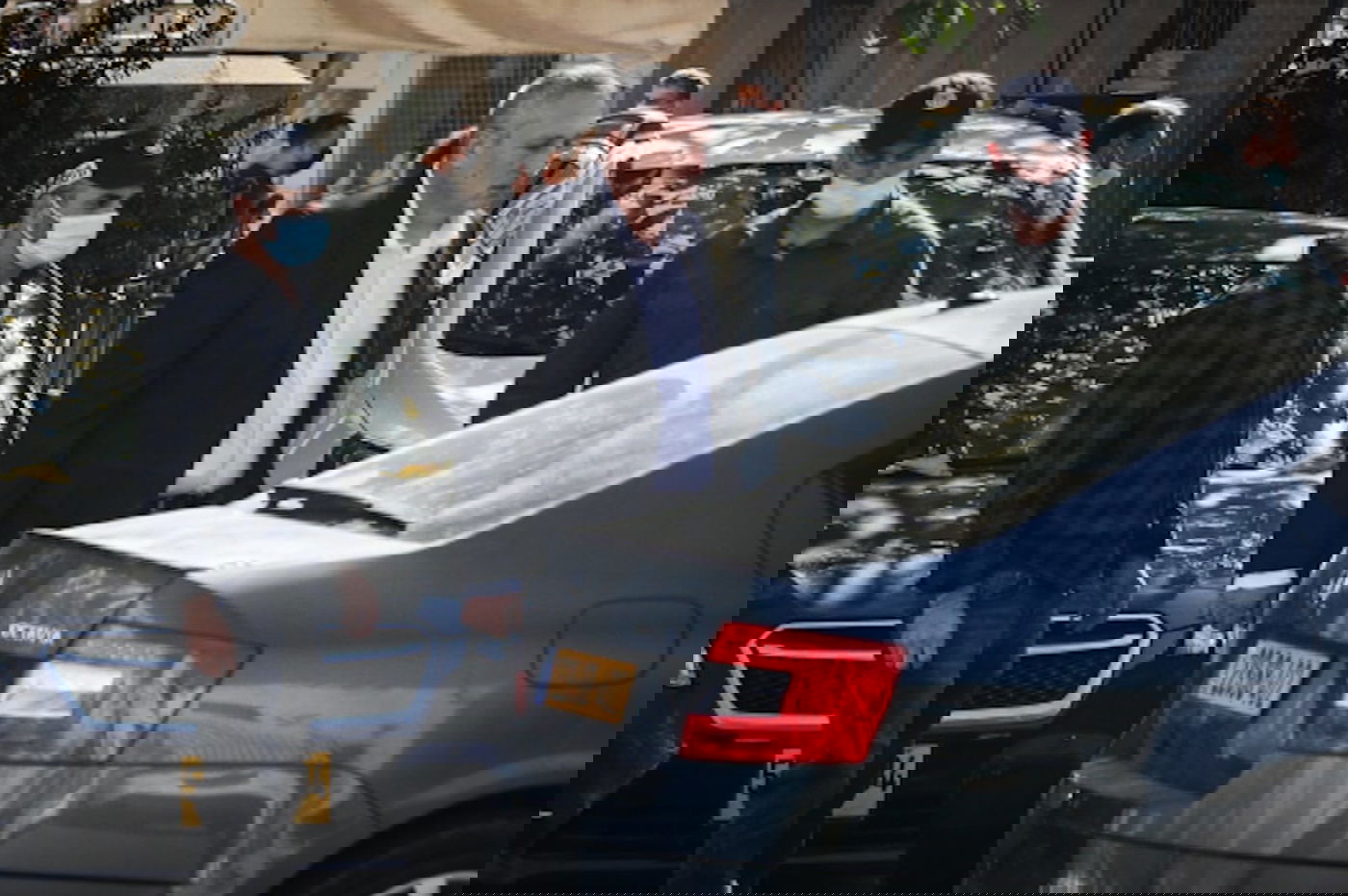 לאחר ההחלטה: ניר חפץ ביציאתו מבית המשפט