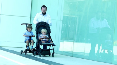 הטרמפיסט מתחבר בקלות לעגלה הרגילה והופ, נוסע נוסף מצטרף לנסיעה