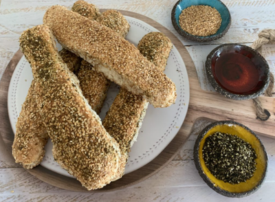 ריח של מאפייה בבית: מתכון למקלות בייגל ירושלמי