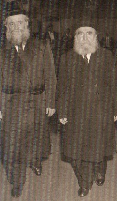 הגר"מ פיינשטיין מימין, עם הגר"י שטנצל (מאת Mimi4040, לפי רישיון cc Attribution-ShareAlike 3.0 Unported