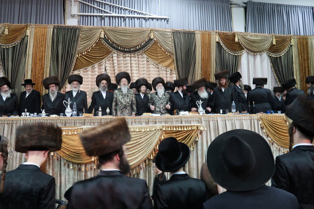 שמחת החתונה בחצרות דז'יקוב ויז'ניץ  - מאקווא