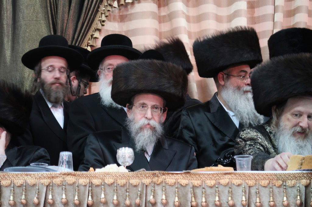 שמחת החתונה בחצרות דז'יקוב ויז'ניץ  - מאקווא