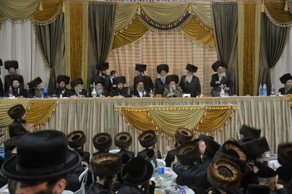 שמחת החתונה בחצרות דז'יקוב ויז'ניץ  - מאקווא