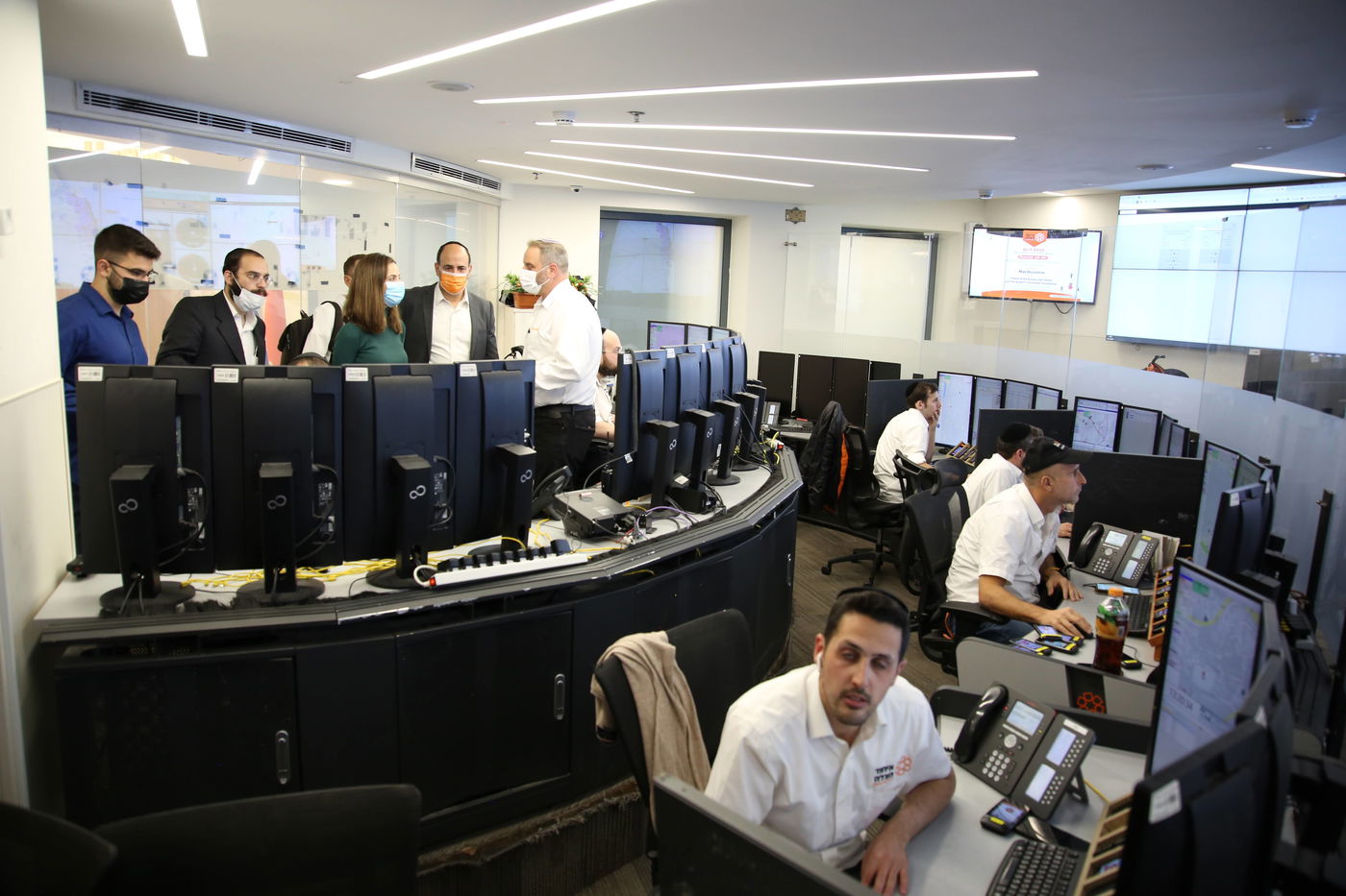 השרה לשוויון חברתי מירב כהן  סיירה במטה איחוד הצלה