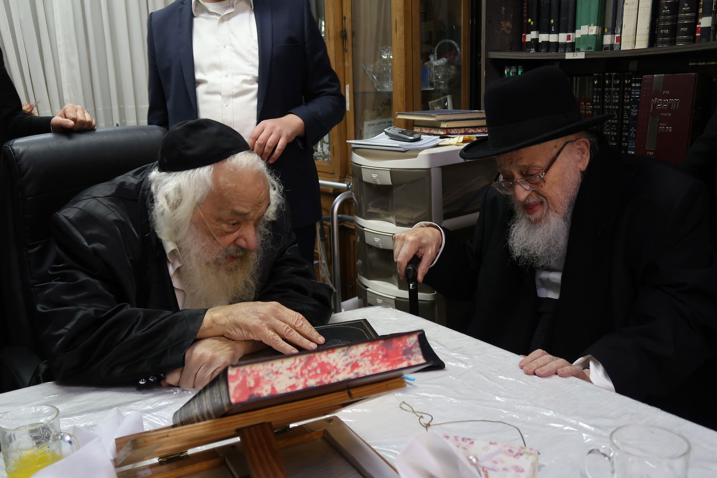 חבר 'המועצת' ביקר את ראש הישיבה החולה • תיעוד