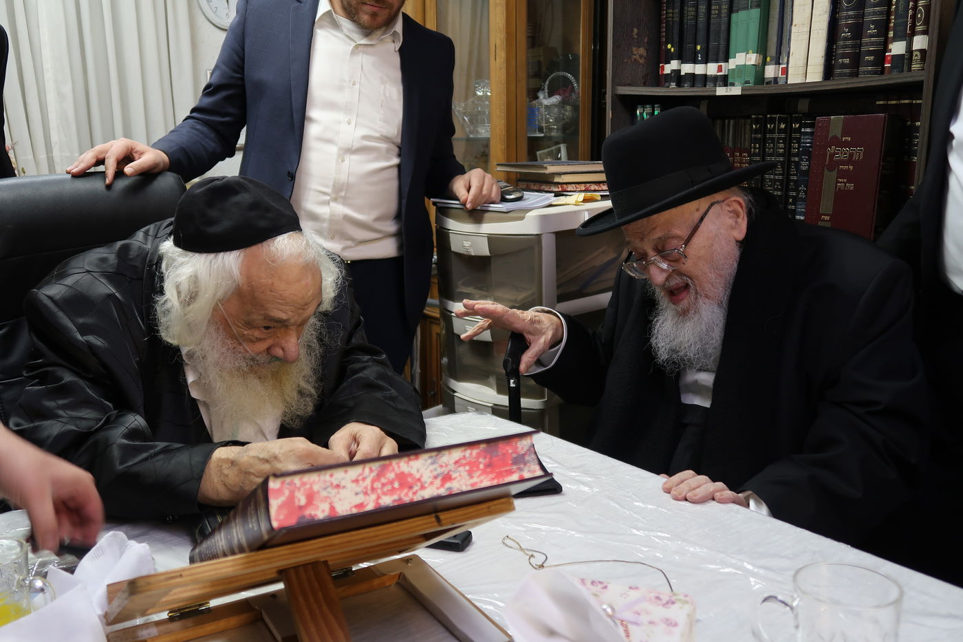 חבר 'המועצת' ביקר את ראש הישיבה החולה • תיעוד