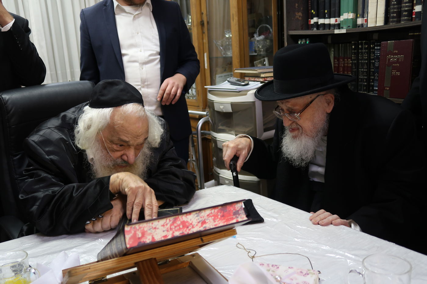 חבר 'המועצת' ביקר את ראש הישיבה החולה • תיעוד