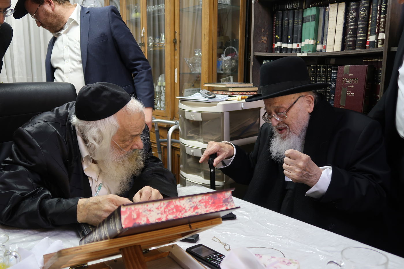 חבר 'המועצת' ביקר את ראש הישיבה החולה • תיעוד