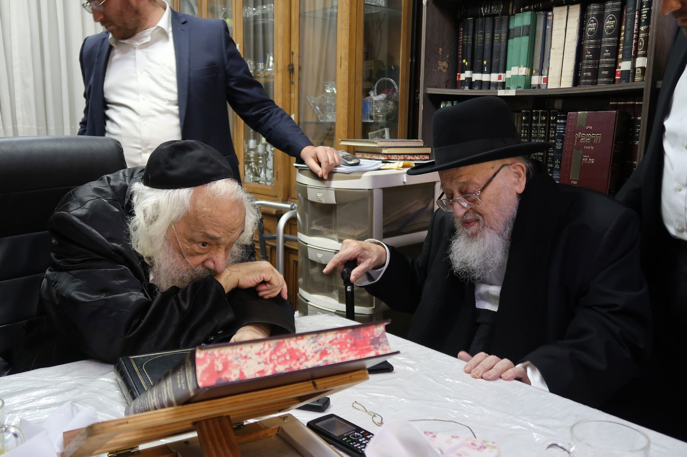 חבר 'המועצת' ביקר את ראש הישיבה החולה • תיעוד