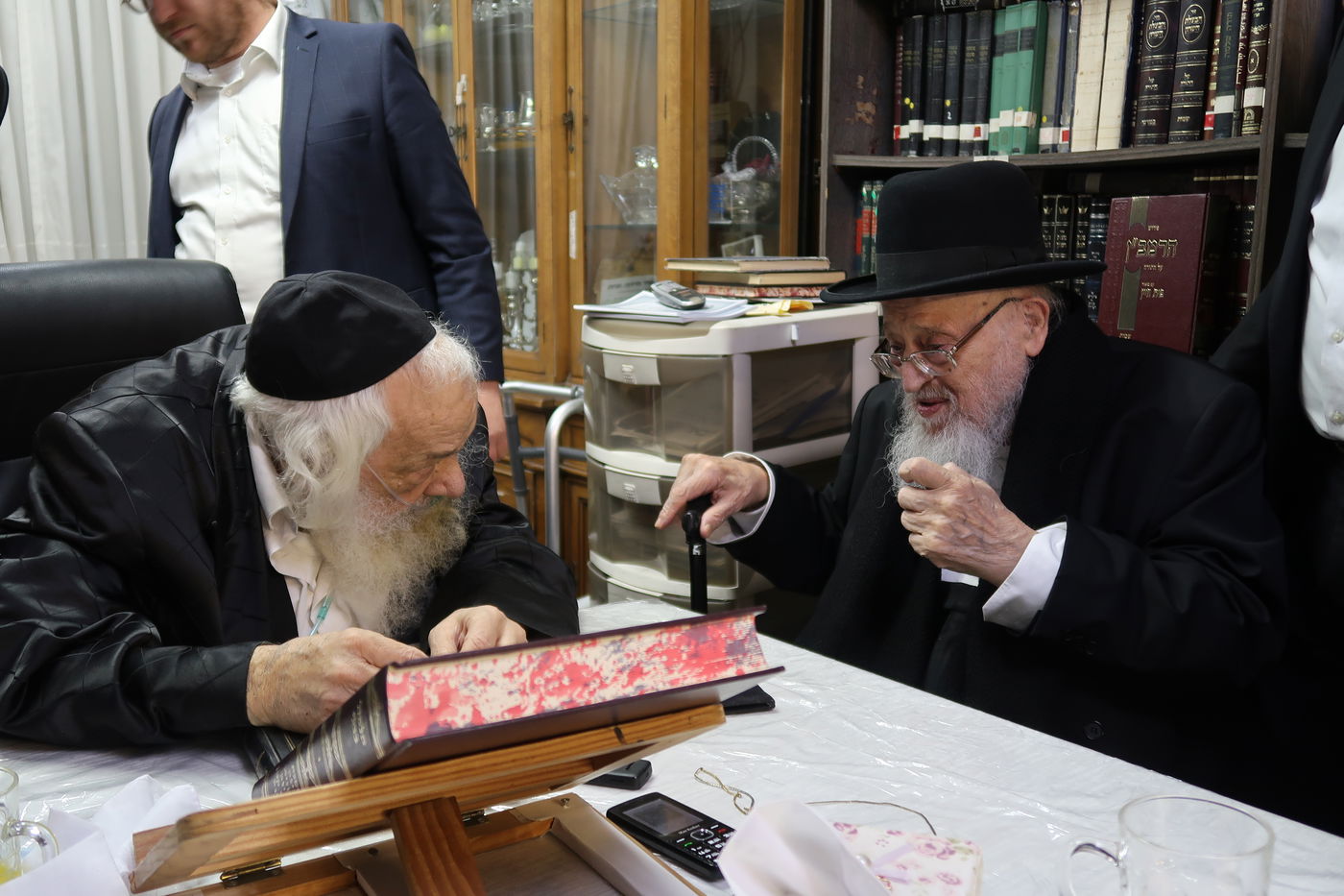 חבר 'המועצת' ביקר את ראש הישיבה החולה • תיעוד