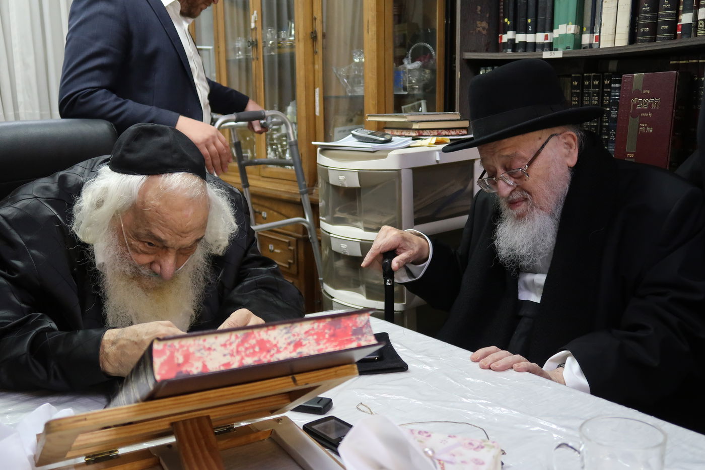 חבר 'המועצת' ביקר את ראש הישיבה החולה • תיעוד