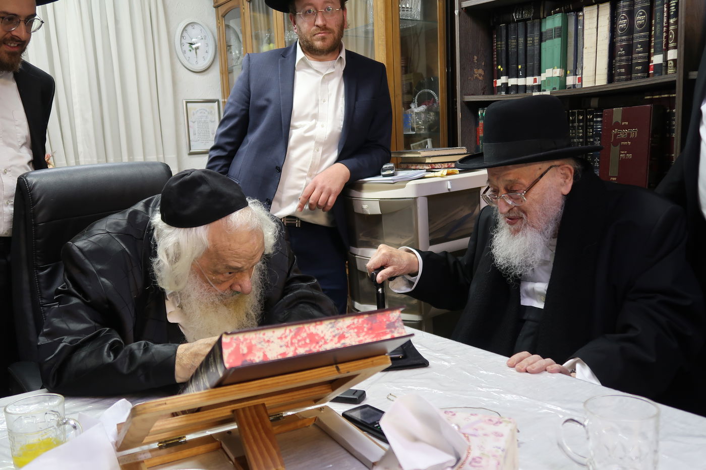 חבר 'המועצת' ביקר את ראש הישיבה החולה • תיעוד