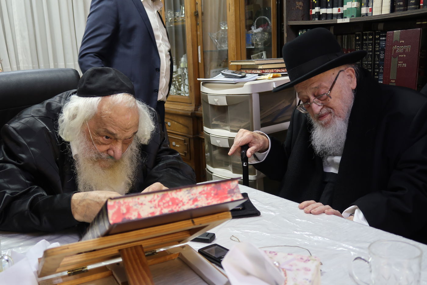 חבר 'המועצת' ביקר את ראש הישיבה החולה • תיעוד