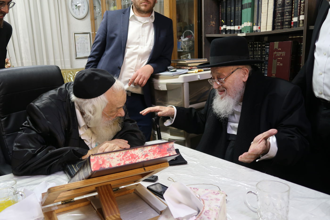 חבר 'המועצת' ביקר את ראש הישיבה החולה • תיעוד