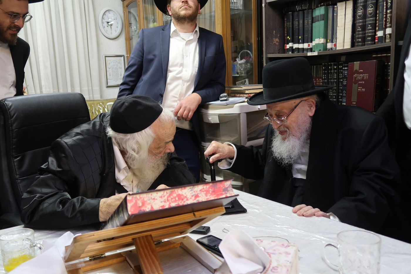 חבר 'המועצת' ביקר את ראש הישיבה החולה • תיעוד