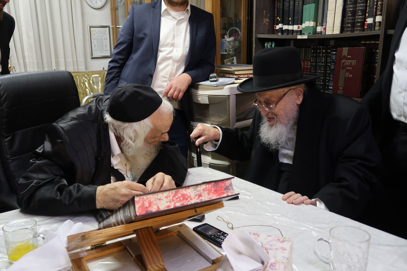 חבר 'המועצת' ביקר את ראש הישיבה החולה • תיעוד