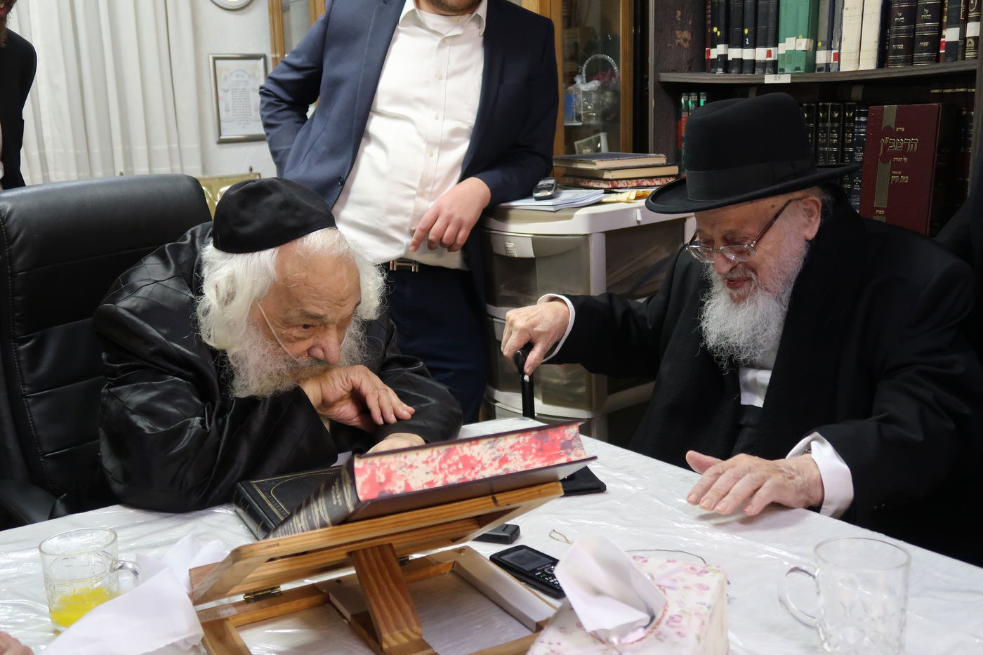 חבר 'המועצת' ביקר את ראש הישיבה החולה • תיעוד