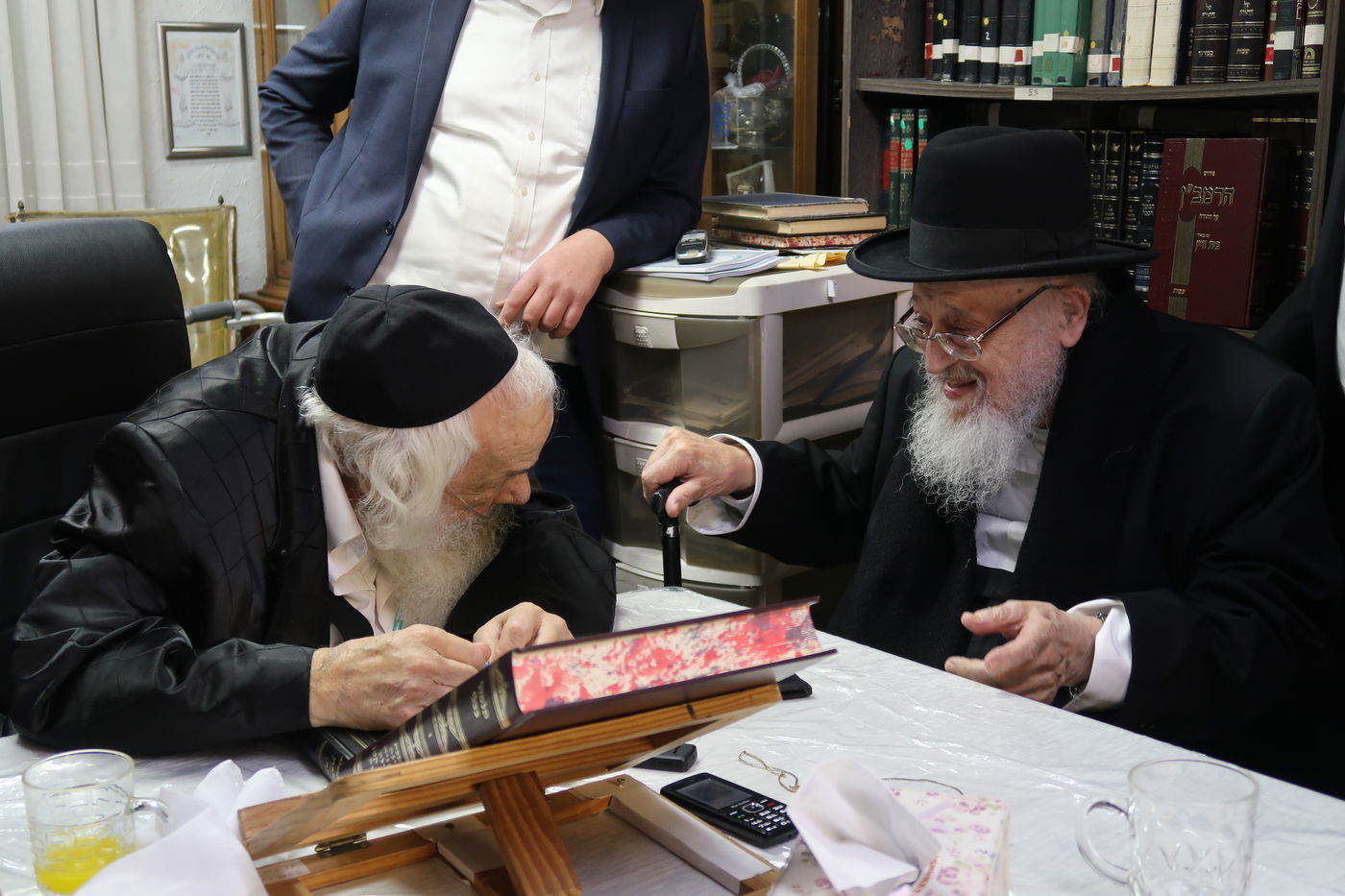 חבר 'המועצת' ביקר את ראש הישיבה החולה • תיעוד