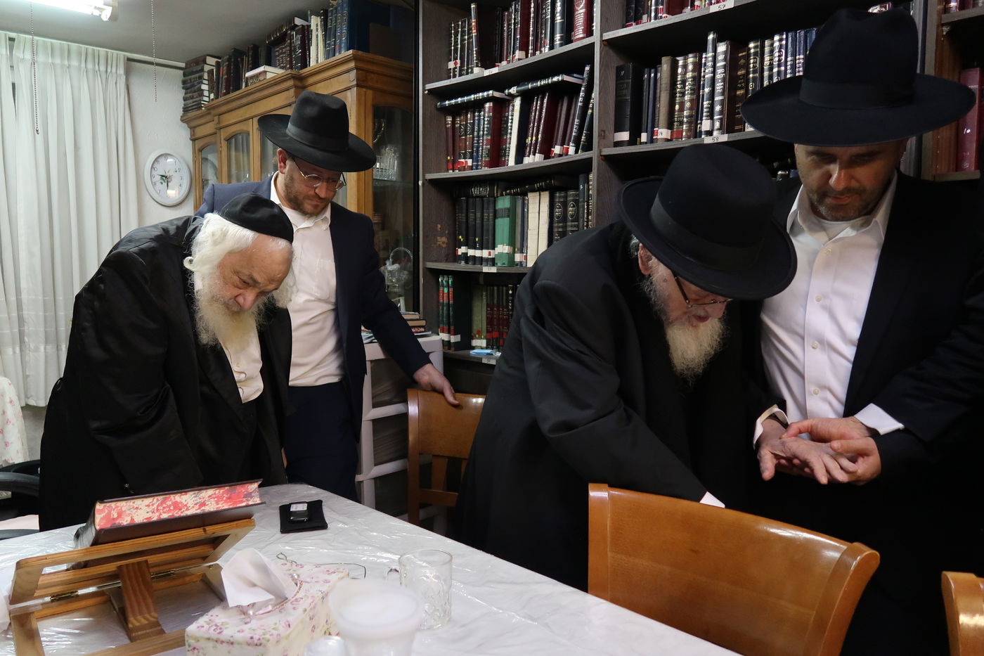 חבר 'המועצת' ביקר את ראש הישיבה החולה • תיעוד