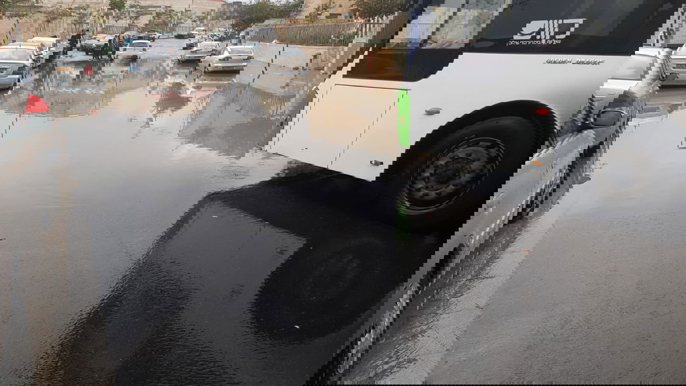 שבת גשומה וסוערת: קשיש פונה לבית החולים