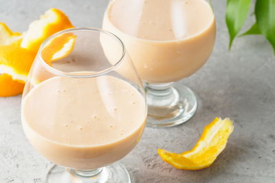 שייק בננה תפוז עשיר בחלבון