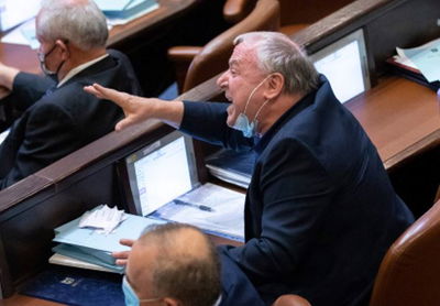 שוקל לתבוע. דוד אמסלם בכנסת