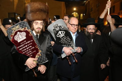 האדמו"ר מסאדיגורה, התורם ורב הכותל