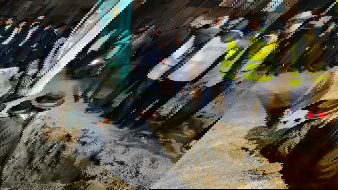 מפגינים חרדים קפצו לבורות הרכבת הקלה