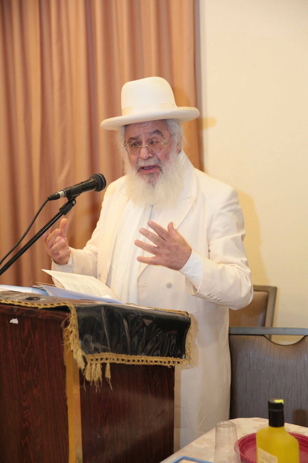 הגאון רבי מרדכי שריקי ראש מכון רמח"ל נושא דברי ברכה