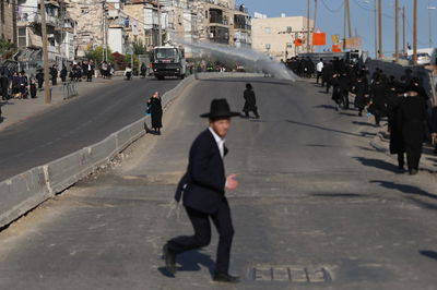 בר אילן: המשטרה מתיזה בואש על מפגינים
