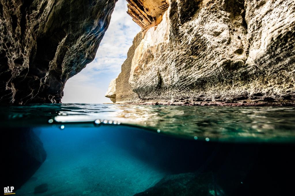 איך נראות הנקרות מתחת למים? • תיעוד מרהיב