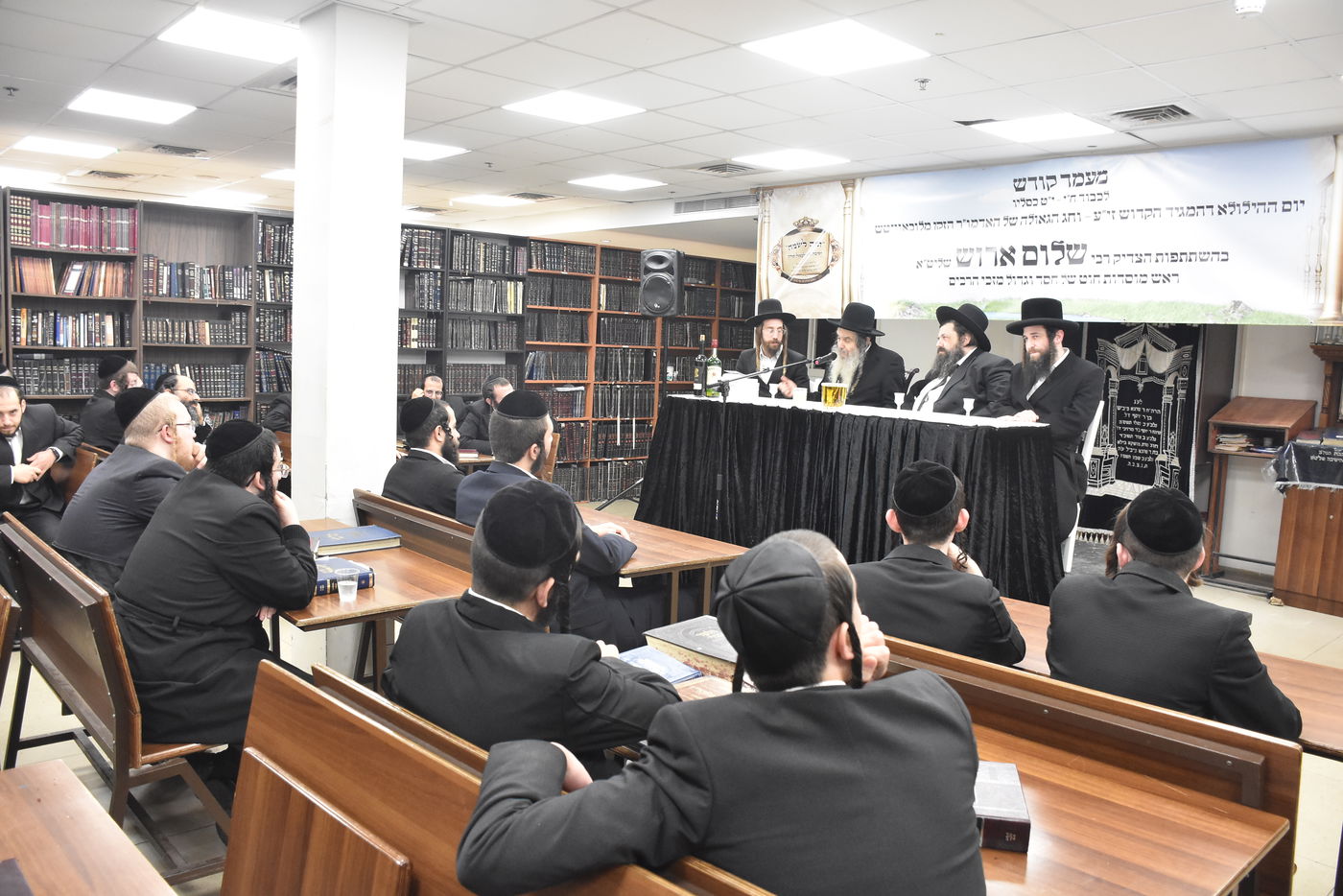 י"ט בכסלו: הרב שלום ארוש חיזק את הבחורים החסידים